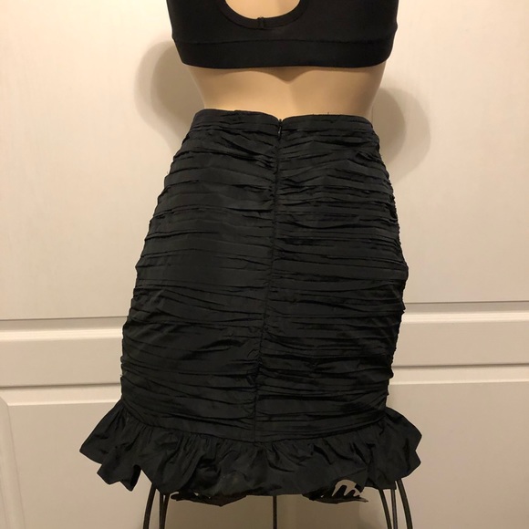🔘 ZARA 🔘  Zara Ruched Black Skirt - Picture 2 of 8